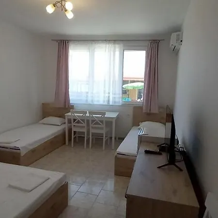 дом попови-10 метра от морето гр Apartament Pomorie
